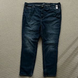 NWT - Old Navy FitsYou Extra High-rise Rockstar Super Skinny Jeans.  Size 26-30.